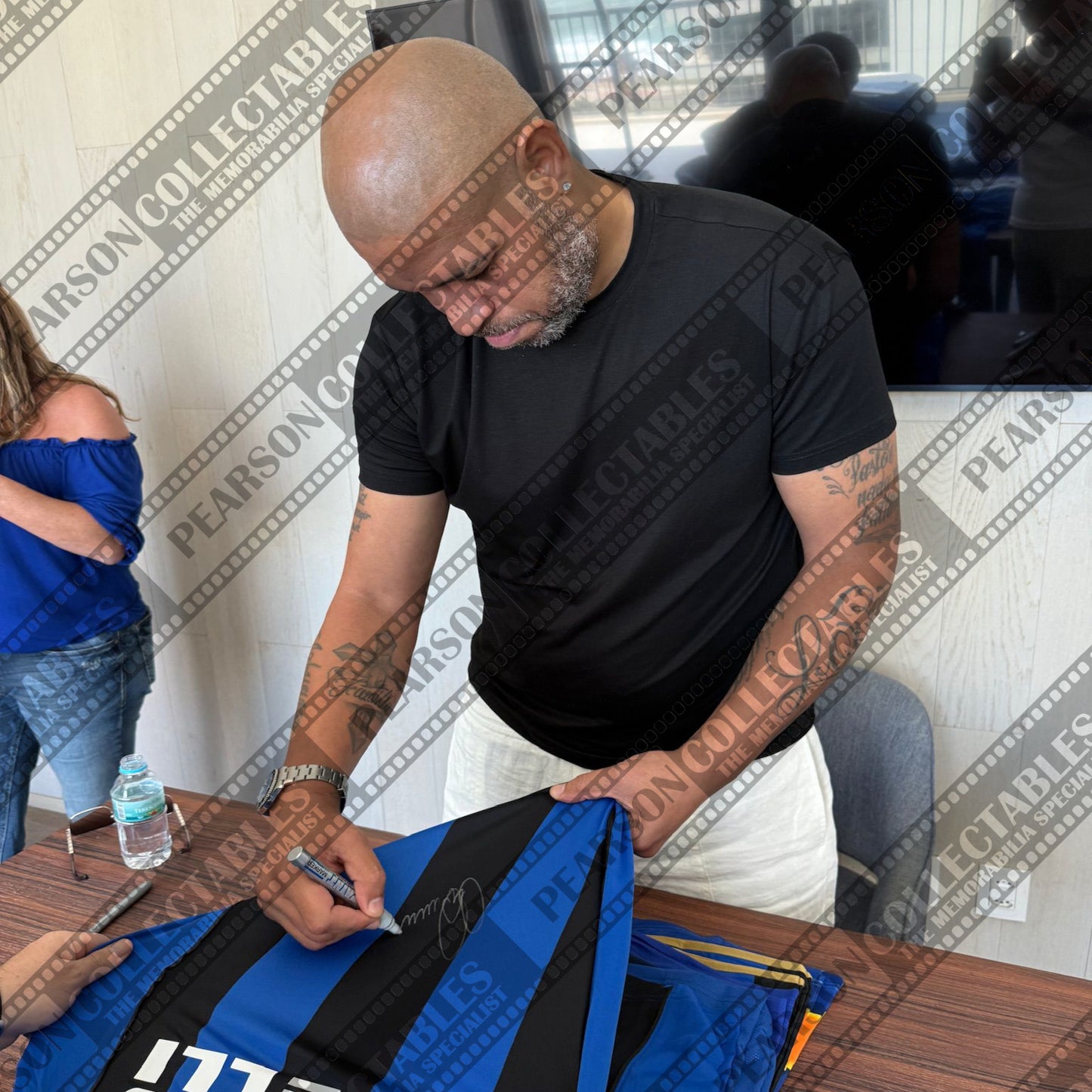 Adriano Signed Inter Milan 2004/05 Home Football Shirt